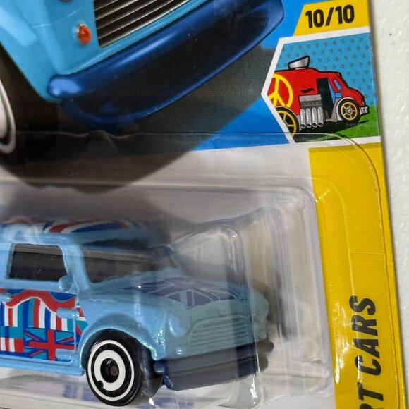 2025 Hot Wheels ’67 Austin Mini Van • Art Cars • Blue Union Jack Design - Picture 4 of 6